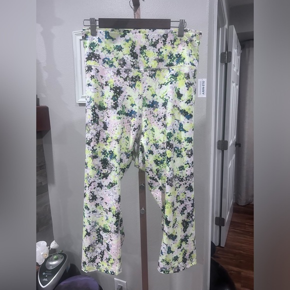 NWT Old Navy Powersoft 2 Piece Set Leggings and Athletic Racer Back Sports Tank - Picture 2 of 10